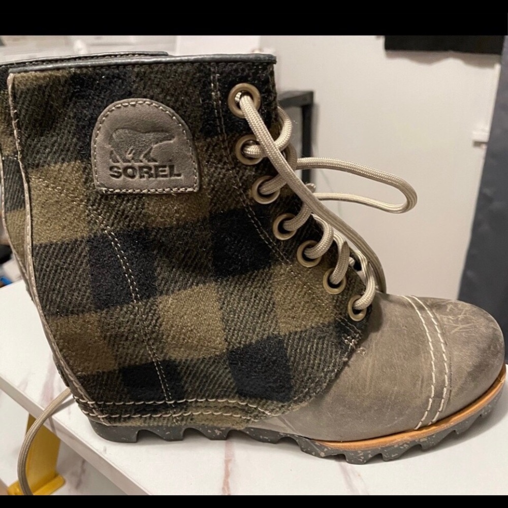 Sorel Lexi wedge boots